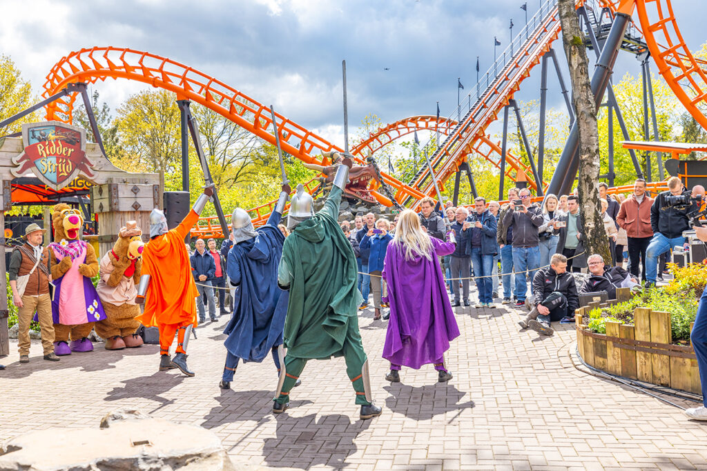 (c)Fotografie Mike Rikken_Bedrijfsfotograaf_Gemeente Hellendoorn_Lintjesregen 2024_Avonturenpark Hellendoorn_opening Ridderstrijd_HR-1546